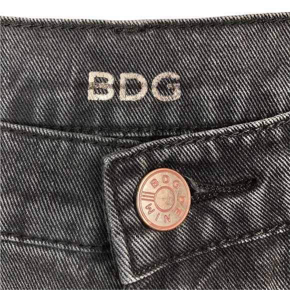 UO BDG Boyfriend Slim Fit Cropped Rolled Hem High Rise Denim Mom Jeans Black 26 - Picture 9 of 10